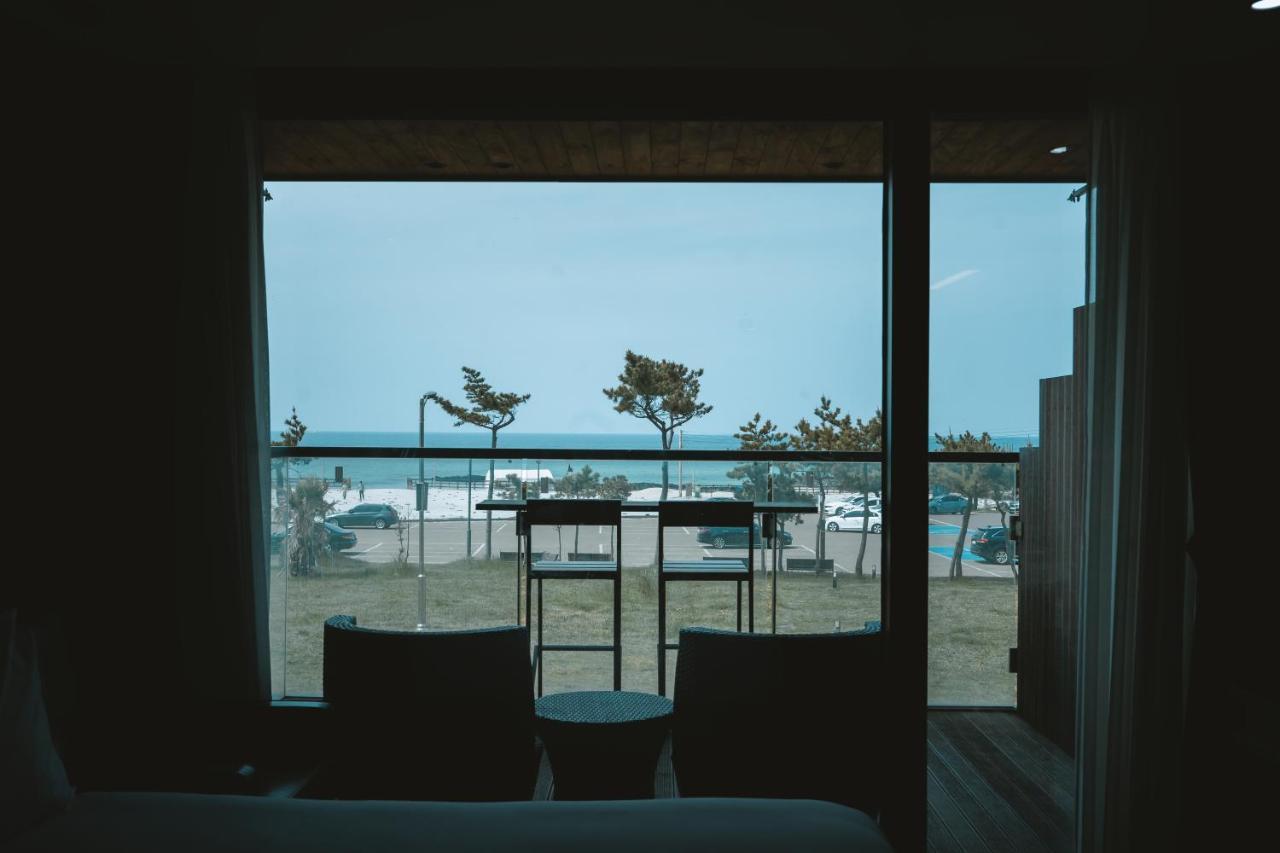 Jeju Marevo Beach Hotel Exterior photo